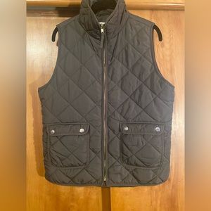 Ladies zip up vest. Large. Olive green.